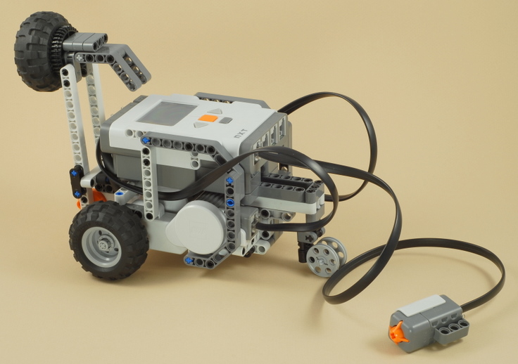 LEGO Mindstorms NXT Hammer Car